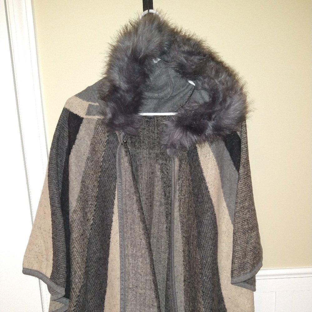 Sweater Shawl / Open Poncho